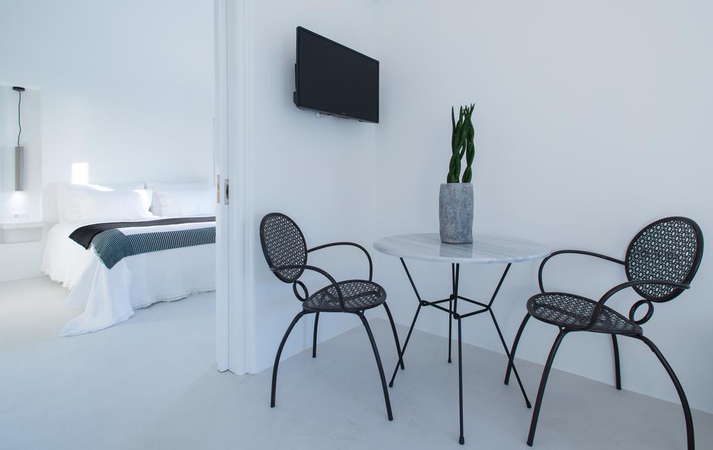 Azar Luxury & Imerovigli (Santorini)