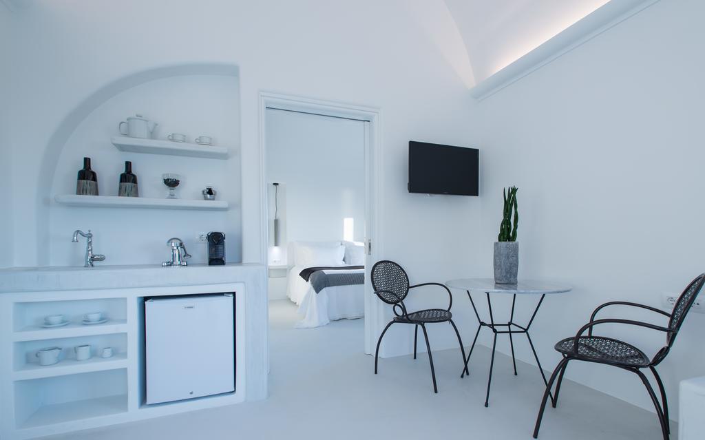 Azar Luxury & * Imerovigli (Santorini)