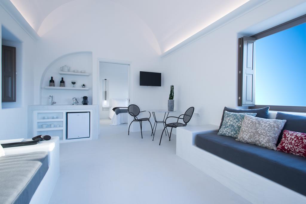 Azar Luxury Villas & Villa Imerovigli (Santorini)