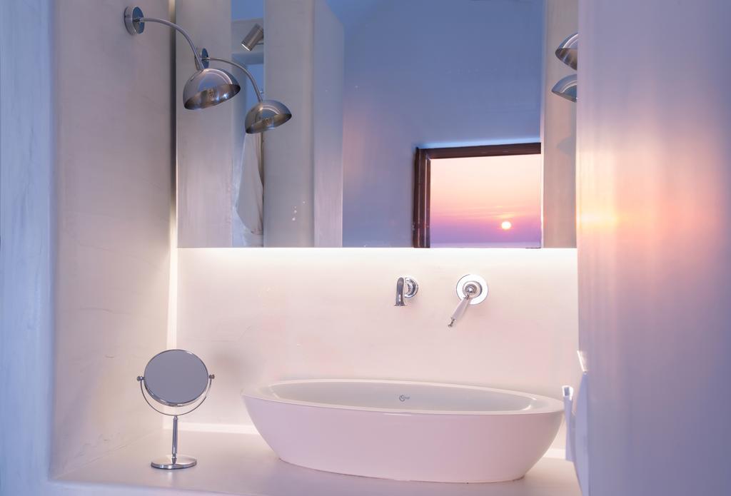 Villa Azar Luxury & Imerovigli (Santorini)