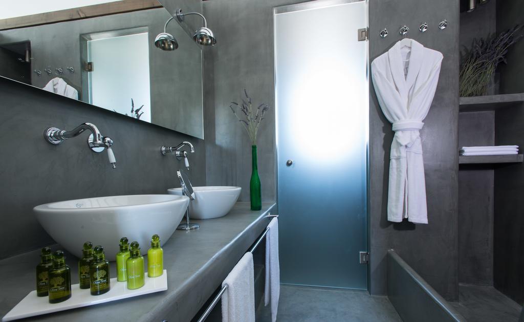 Azar Luxury Villas & *