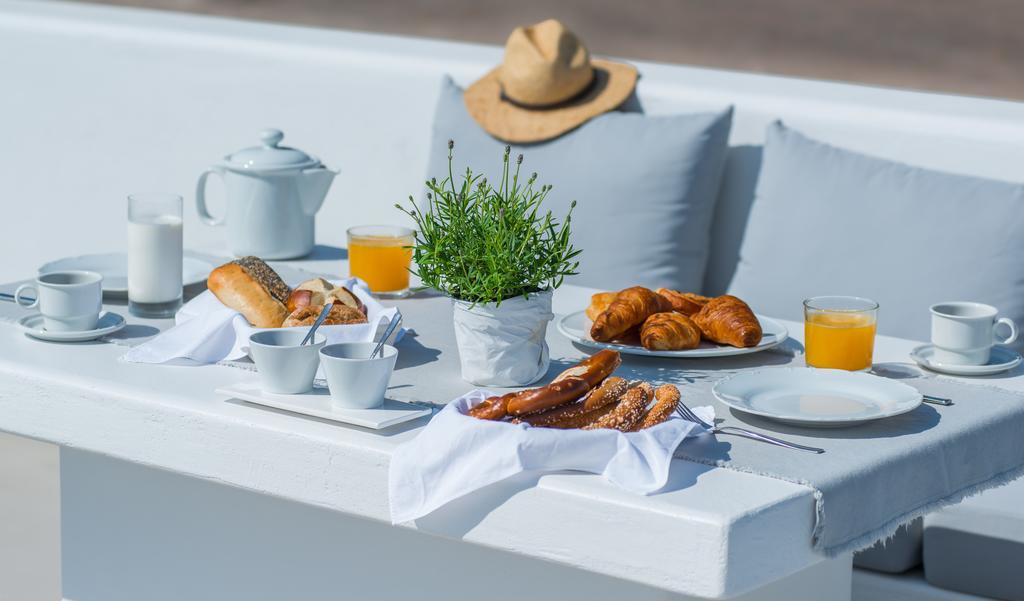 Azar Luxury Villas & Villa Imerovigli (Santorini)