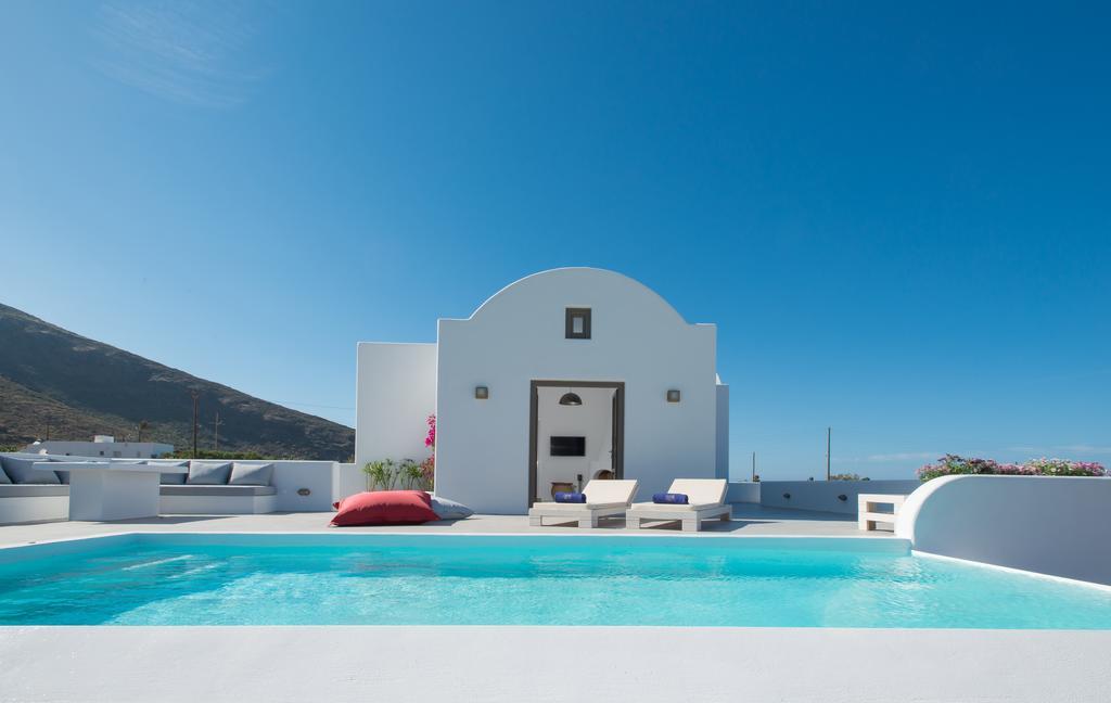 Azar Luxury Villas & *
