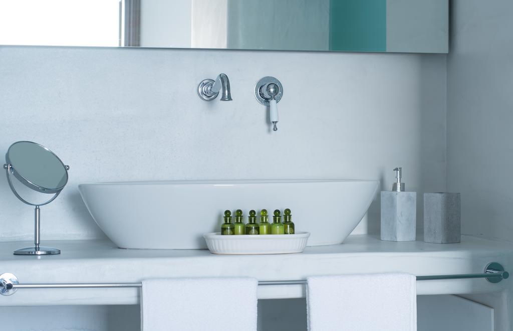 Azar Luxury Villas & Villa Imerovigli (Santorini)